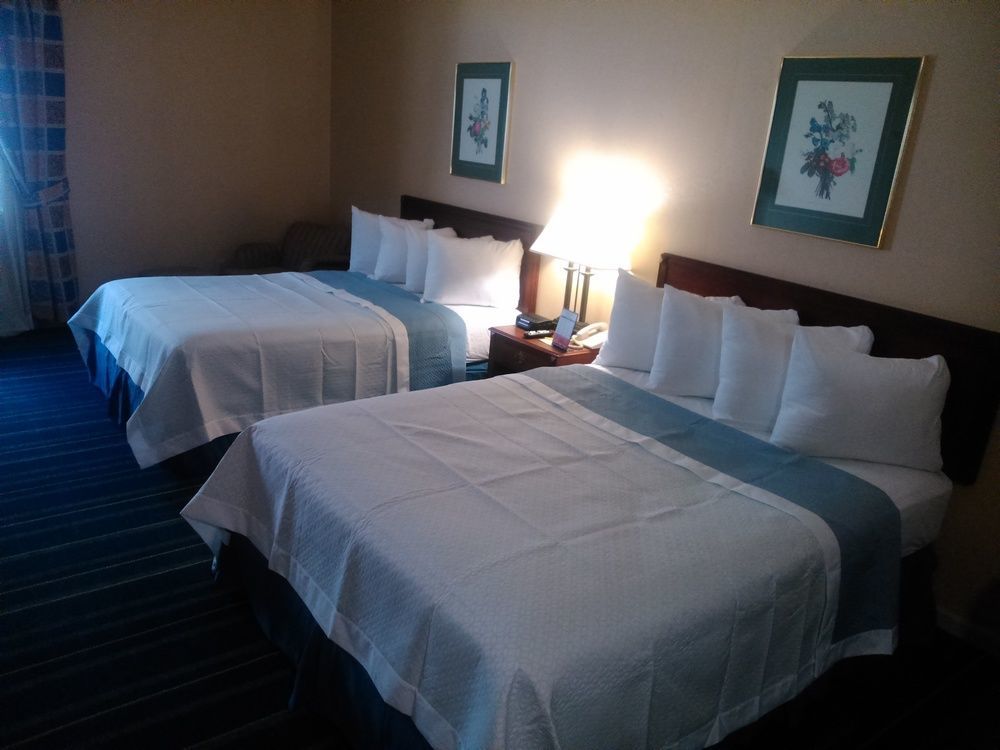 Days Inn By Wyndham Midland Ngoại thất bức ảnh