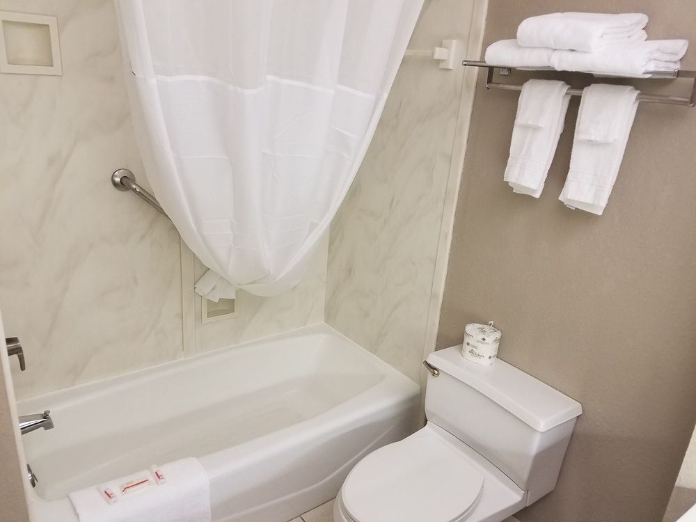 Days Inn By Wyndham Midland Ngoại thất bức ảnh