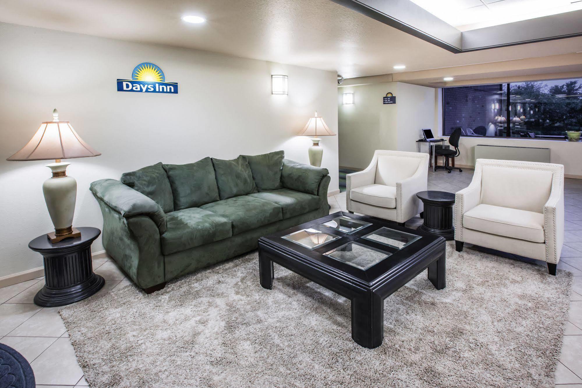 Days Inn By Wyndham Midland Ngoại thất bức ảnh